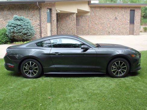 Used 2017 Ford Mustang Coupe RWD image 17