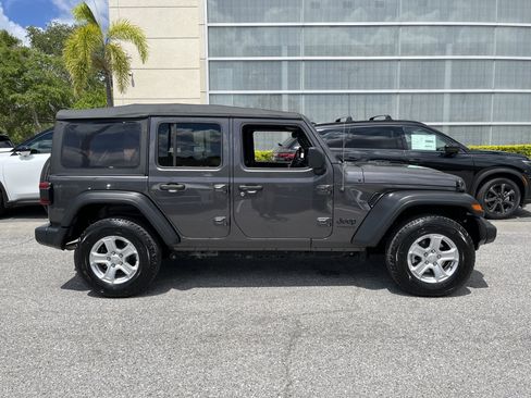 Used 2022 Jeep Wrangler Unlimited Sport AWD/4WD image 9