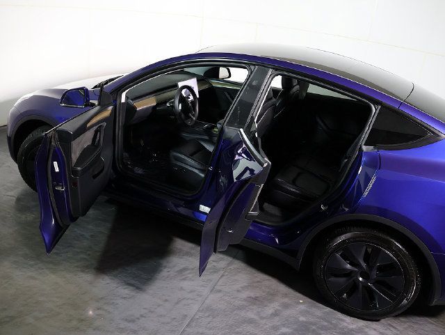 Used 2024 Tesla Model Y Long Range AWD/4WD image 5