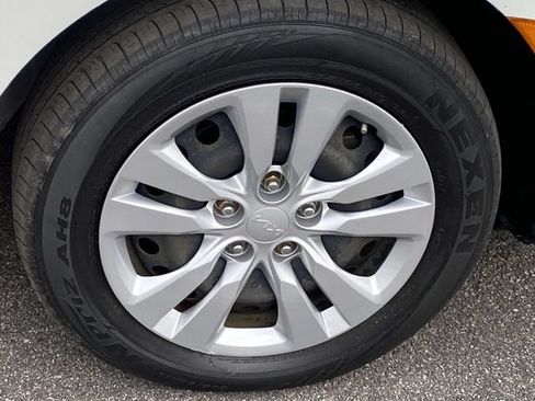 Used 2023 Kia Soul LX FWD image 28