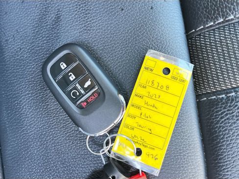 Used 2025 Honda Pilot Touring image 36