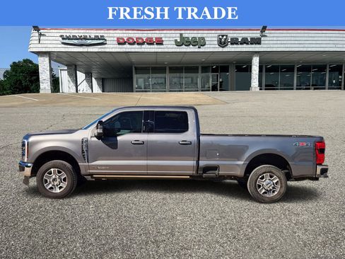 Used 2024 Ford F350 Lariat image 3