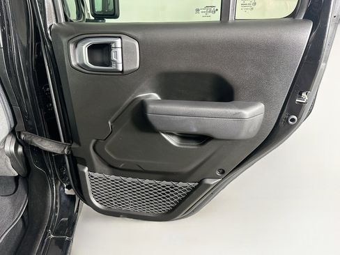 Used 2024 Jeep Wrangler Unlimited w/ Convenience Group AWD/4WD image 28