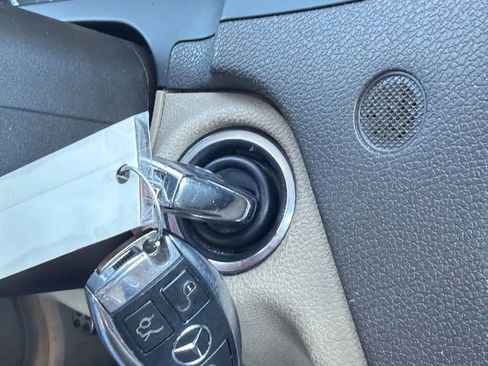 Used 2011 Mercedes-Benz C 300 4MATIC Sedan image 38