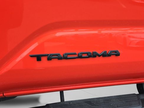 Used 2024 Toyota Tacoma TRD Sport w/ TRD Sport Upgrade Package image 31