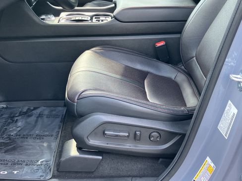 Certified 2025 Honda Pilot Black Edition image 17