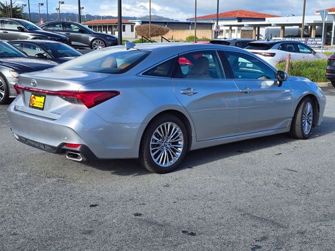 Used 2019 Toyota Avalon Limited w/ Advanced Safety Package image 4