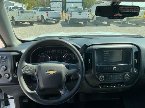 Used 2018 Chevrolet Silverado 1500 W/T AWD/4WD image 9