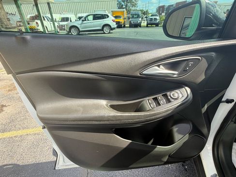 Used 2021 Buick Encore GX Preferred w/ Cold Weather Comfort Package FWD image 18