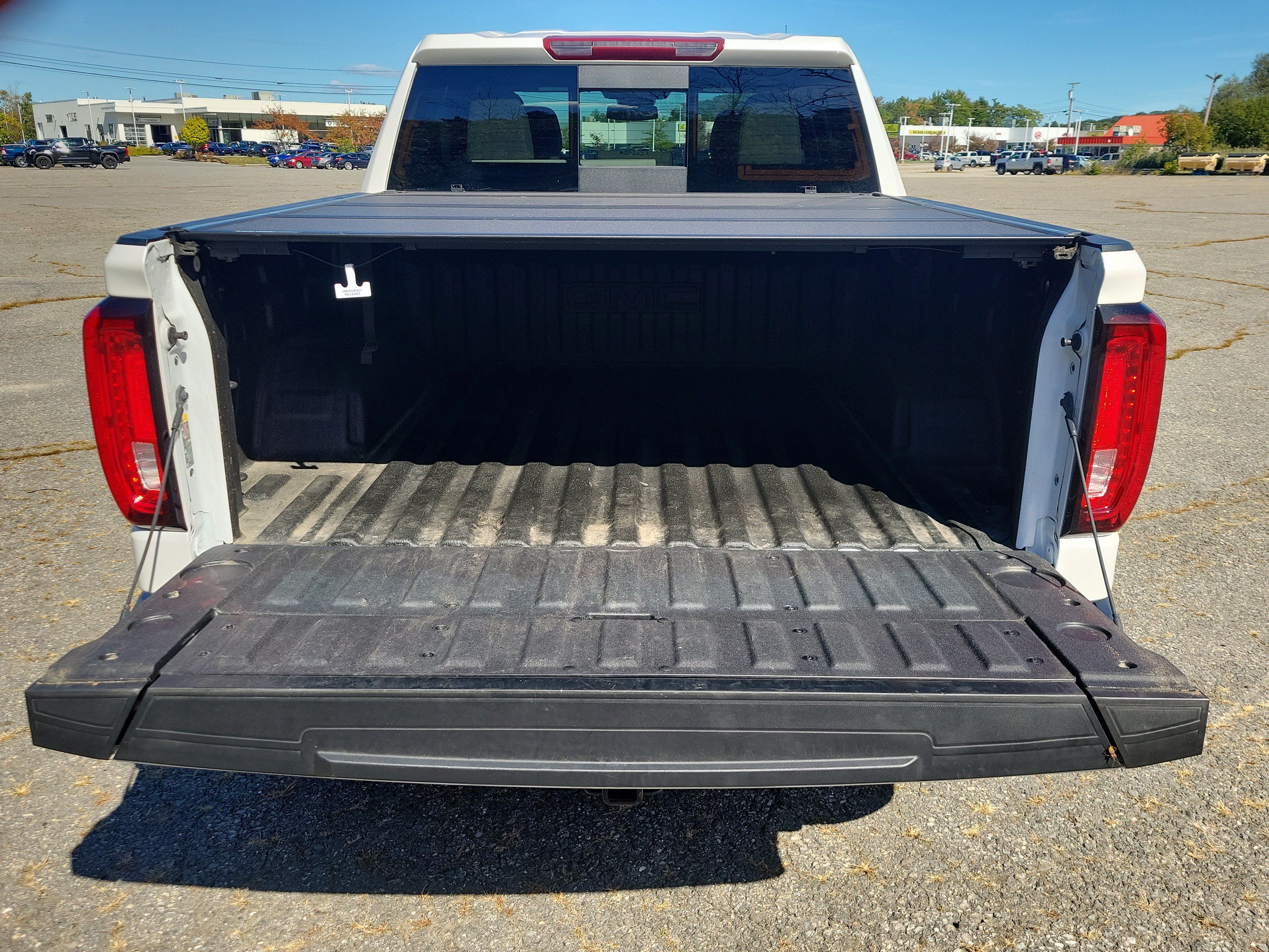 Used 2025 GMC Sierra 1500 SLT w/ SLT Premium Plus Package AWD/4WD image 17