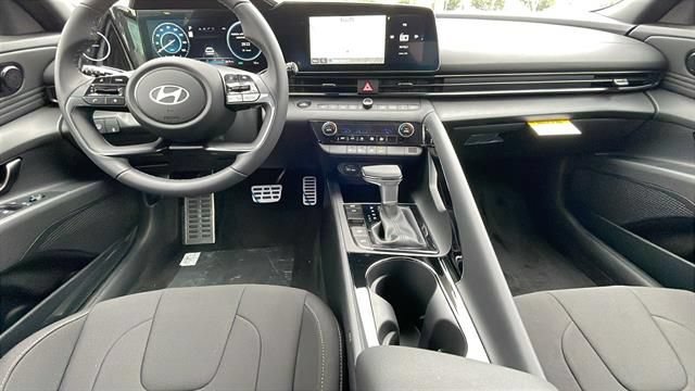 New 2025 Hyundai Elantra SEL FWD image 12