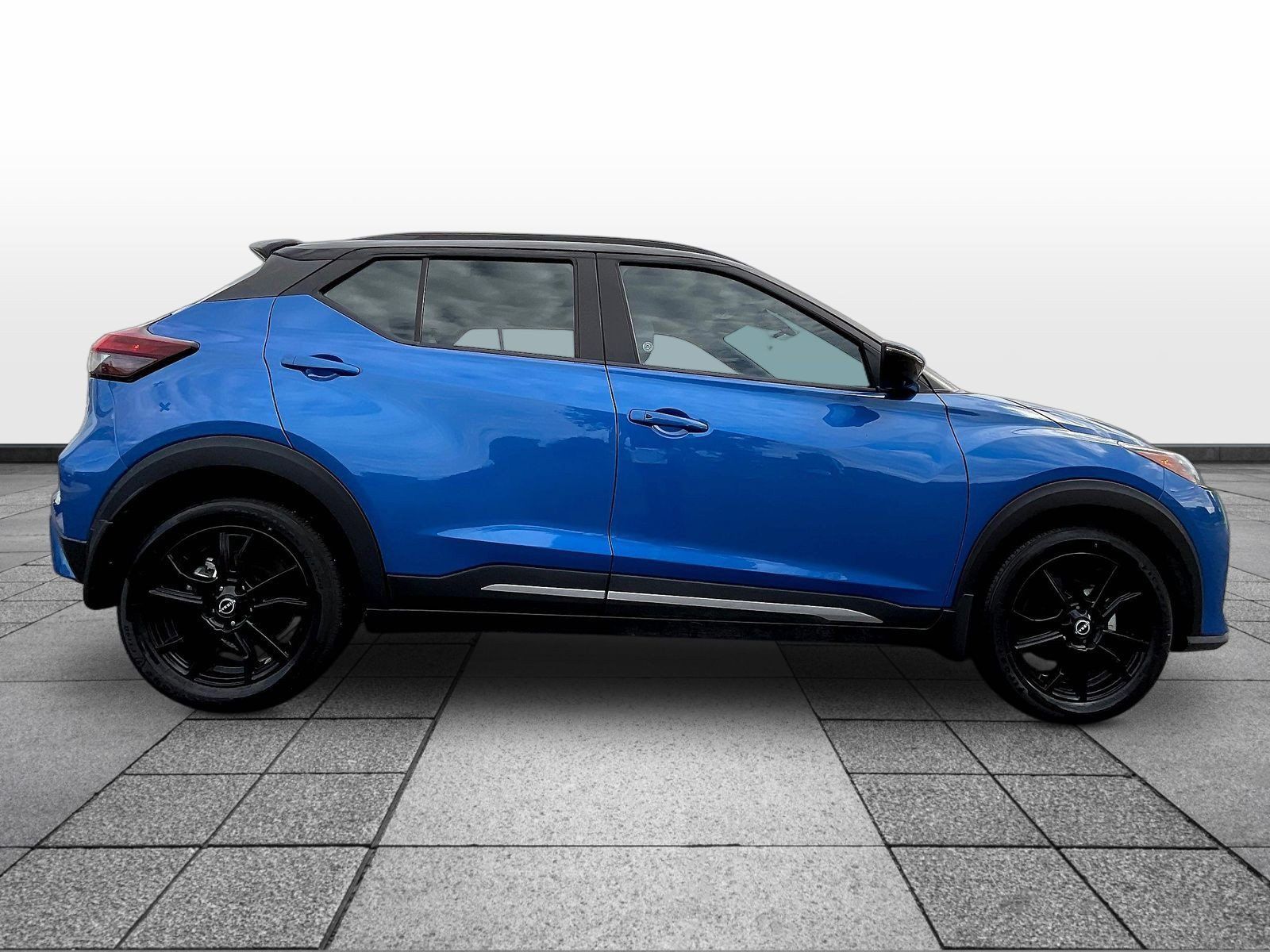 Certified 2024 Nissan Kicks SR w/ SR Premium Package FWD image 4