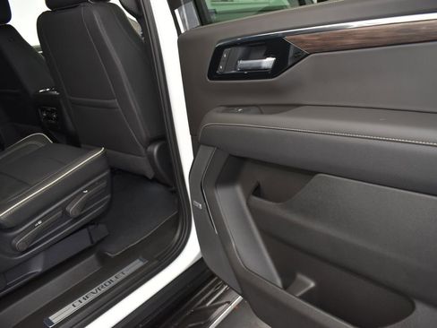 New 2025 Chevrolet Suburban Premier image 20