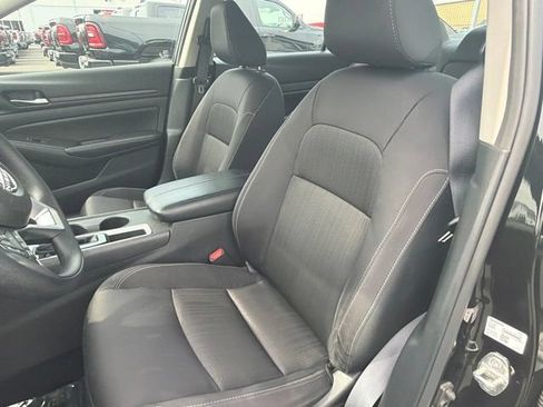 Used 2025 Nissan Altima 2.5 SV FWD image 20