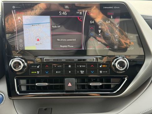 Used 2021 Toyota Highlander Limited FWD image 14