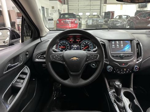 Used 2018 Chevrolet Cruze LT w/ Convenience Package image 19