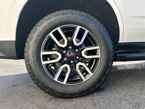Used 2021 GMC Yukon AT4 w/ AT4 Premium Plus Package image 18