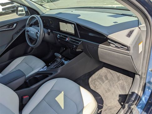 Certified 2023 Kia Niro EX Touring image 15