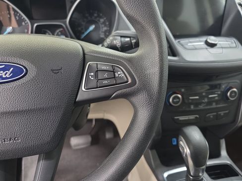 Used 2019 Ford Escape SE FWD image 18