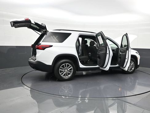 Used 2024 Chevrolet Traverse LT FWD image 33