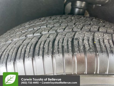 Used 2024 Chrysler Pacifica Touring-L FWD image 27