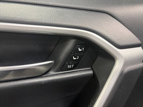 Used 2022 Toyota RAV4 XLE Premium image 26