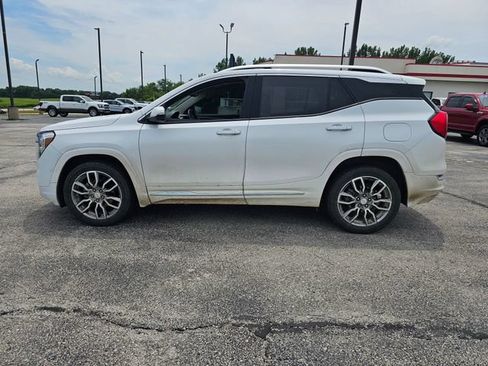 Used 2022 GMC Terrain Denali w/ Denali Premium Package AWD/4WD image 4