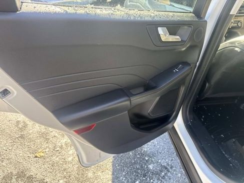 Used 2021 Ford Escape Titanium image 17