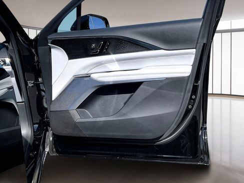 Used 2023 Cadillac Lyriq Luxury image 19