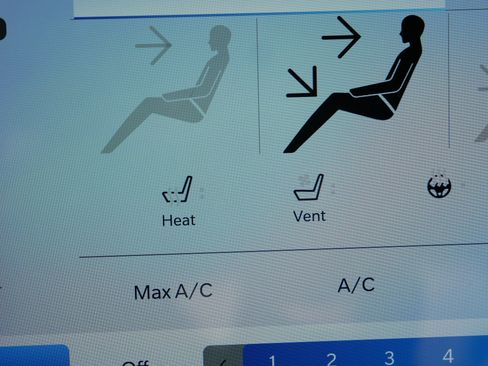 Used 2021 Chrysler Pacifica Limited image 28