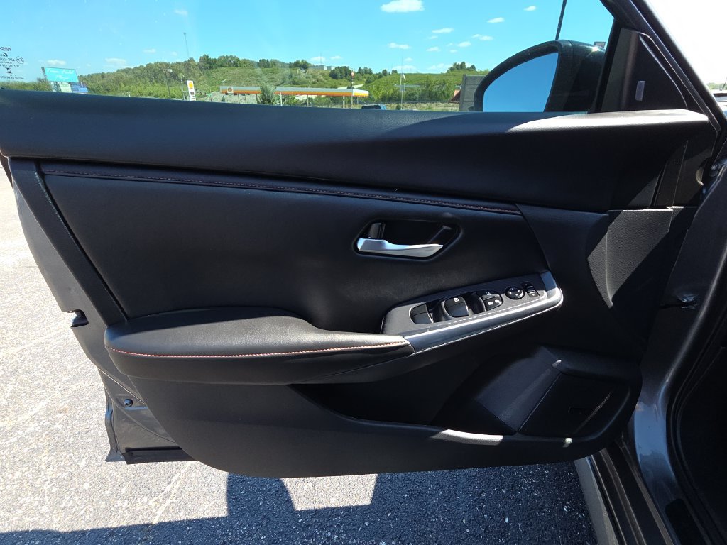 Used 2024 Nissan Sentra SR w/ SR Premium Package FWD image 12