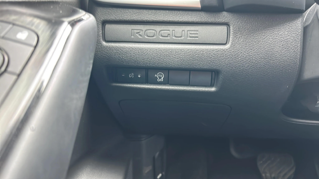 Used 2025 Nissan Rogue S FWD image 9