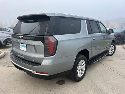 Used 2025 Chevrolet Suburban LT RWD image 9