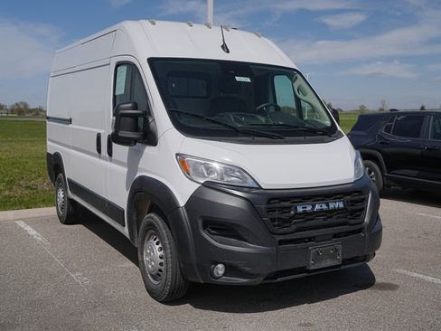 Used 2024 RAM ProMaster 2500 w/ Convenience Group FWD image 3