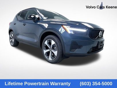 New 2026 Volvo XC40 B5 Core w/ Climate Package