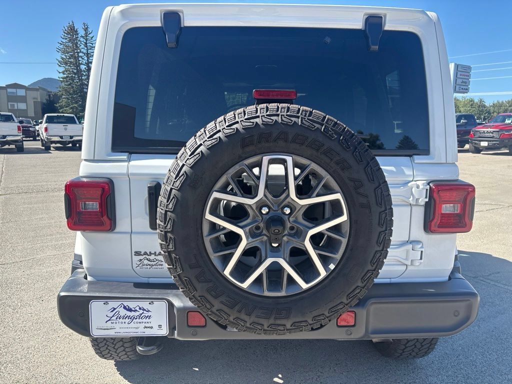 Used 2025 Jeep Wrangler Unlimited Sahara AWD/4WD image 6