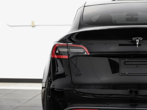 Used 2021 Tesla Model Y Long Range AWD/4WD image 45