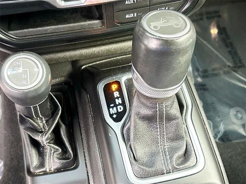 Used 2019 Jeep Wrangler Unlimited Sahara image 17