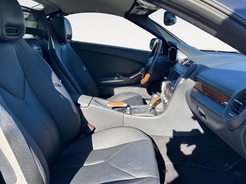 Used 2010 Mercedes-Benz SLK 300 image 10