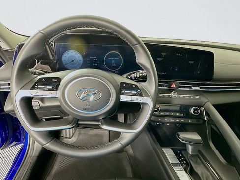 Used 2023 Hyundai Elantra Limited FWD image 11