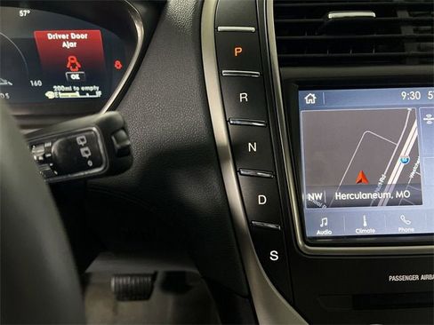 Used 2020 Lincoln Nautilus Reserve w/ Equipment Group 201A image 16