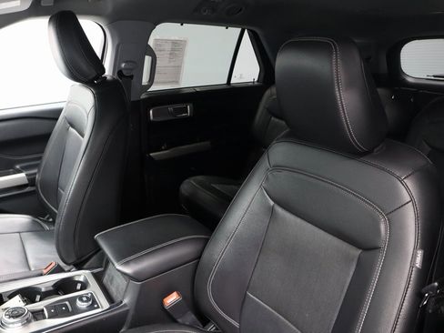 Used 2022 Ford Explorer Limited w/ Equipment Group 301A image 28