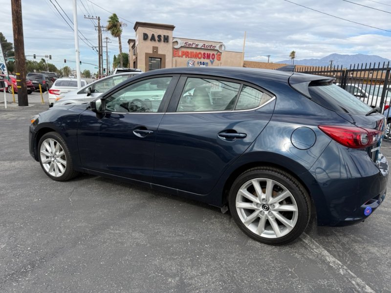 Used 2017 MAZDA MAZDA3 Grand Touring FWD image 10