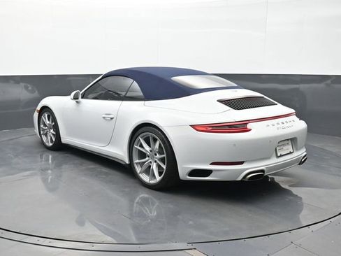 Certified 2018 Porsche 911 Carrera 4 image 3