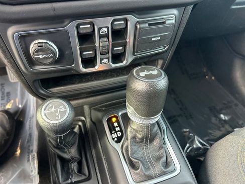 Used 2024 Jeep Wrangler Unlimited Sahara AWD/4WD image 13