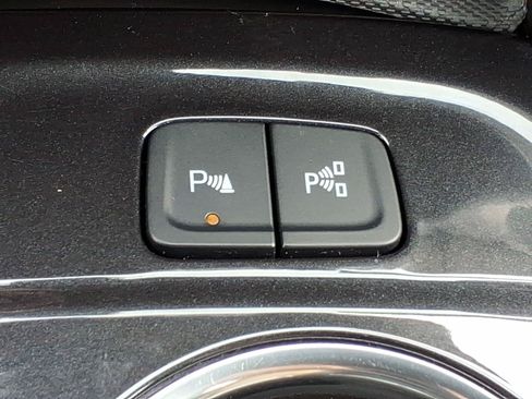 Used 2022 Chevrolet Equinox Premier AWD/4WD image 22