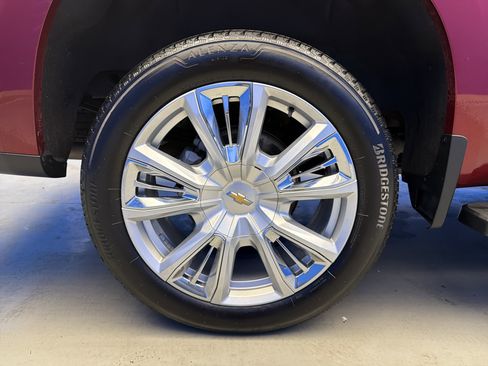 Used 2023 Chevrolet Silverado 1500 High Country w/ Technology Package image 9