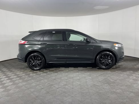 Used 2022 Ford Edge SE w/ Black Appearance Package image 5