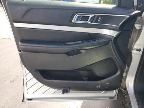 Used 2017 Ford Explorer XLT w/ Equipment Group 202A image 13