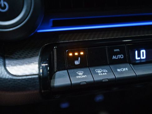 Used 2025 Toyota Prius XLE FWD image 26